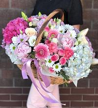 Композиция солнечный день в Калязине Цветочная композиция из Розы, Хризантемы, Пионы и Лизиантусы в корзине в Калязине
