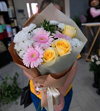 Букет цветов из:  Герберы, Розы и Хризантемы в Калязине