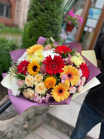Букет цветов из: Герберы, Ромашки, Хризантемы, Розы и Подсолнухи в Калязине