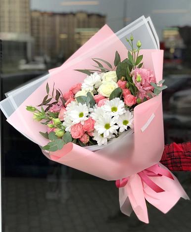 Букет цветов из: Розы, Лизиантусы и Хризантемы в Калязине